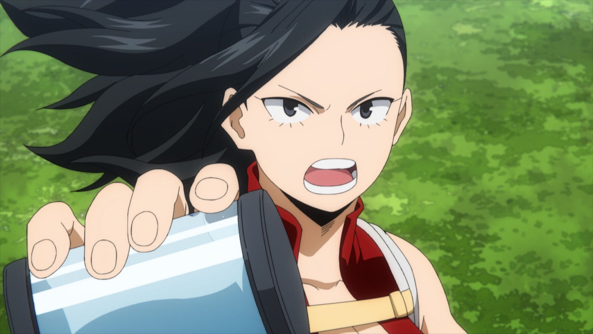 The battlefield limitations of Yaoyorozu's Creation don't apply to civilian life in My Hero Academia (Image via BONES)